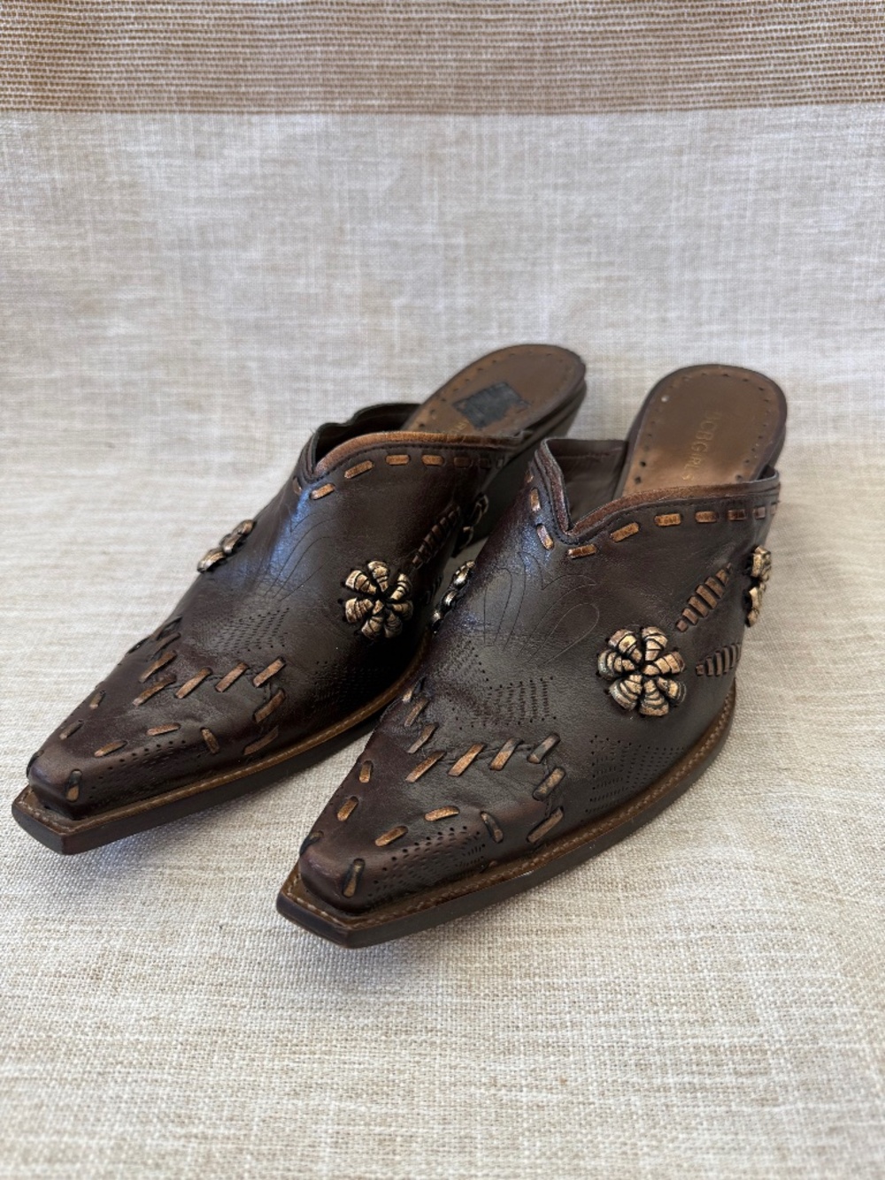 BCBGirls Vintage Y2K Leather Western Mules Studded Pointed Cowboy Clogs Size 9.5